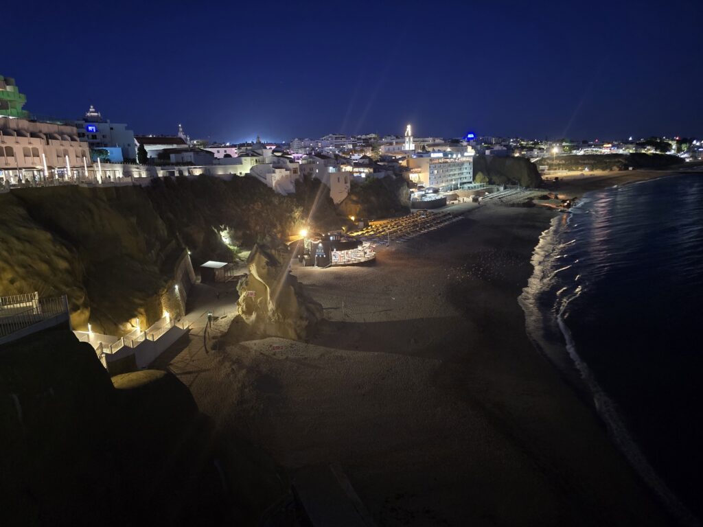 Praia dos Pescadores by night