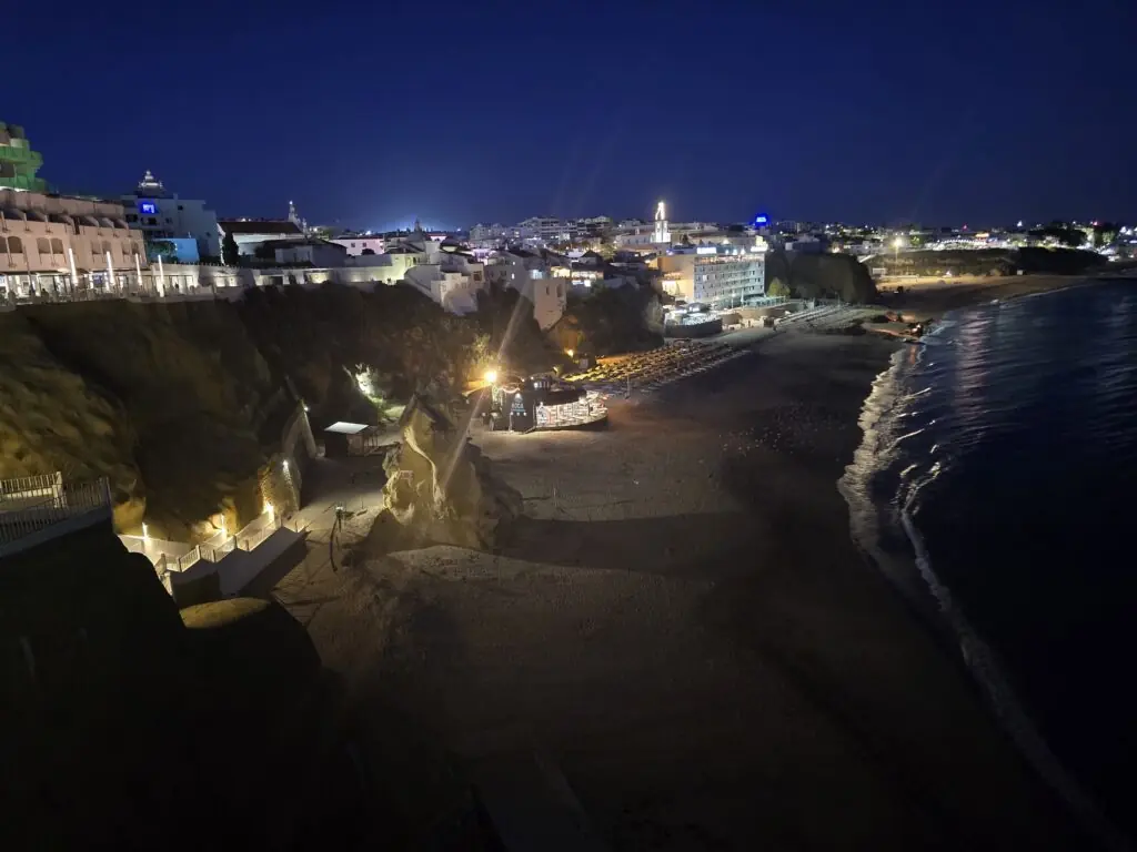 Praia dos Pescadores by night