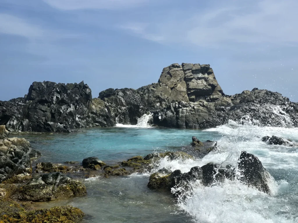 Natural Pool Conchi tussen de rotsen in Arikok National Park Aruba