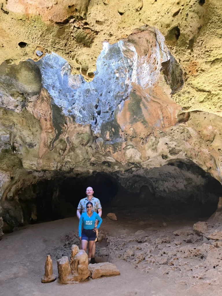 Hartvormige rotsopening in Quadirikiri Cave in Arikok National Park Aruba