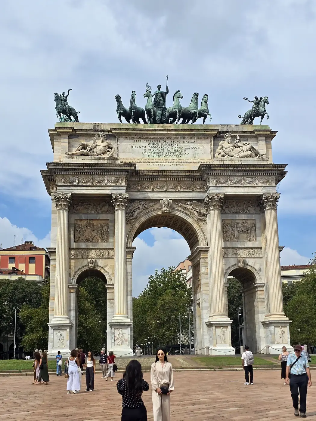 Vooraanzicht van Arco della Pace in Milaan