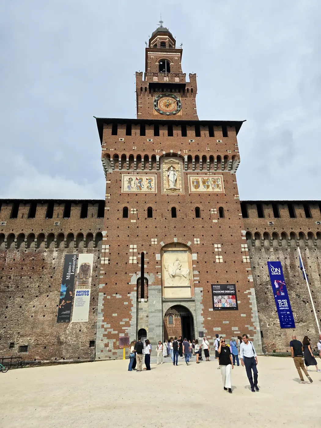 Hoofdingang van Castello Sforzesco in Milaan