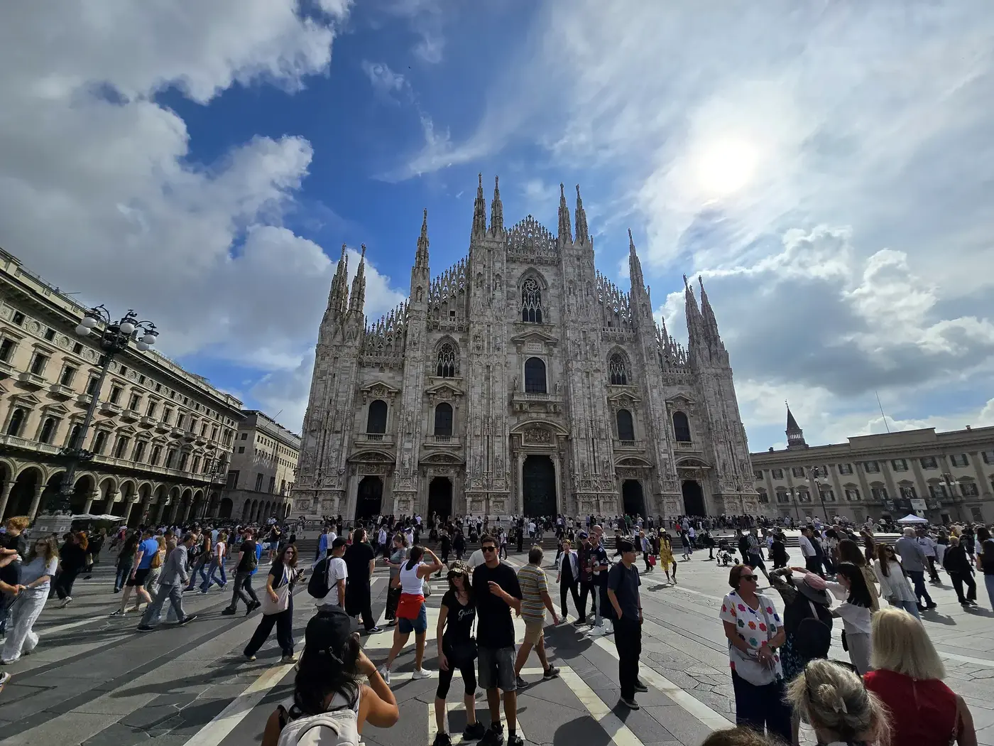 Piazza del Duomo in Milaan overdag